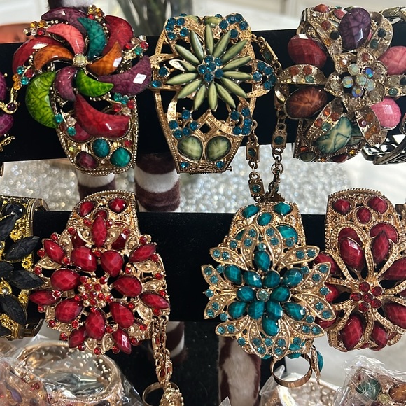 Gorgeous bracelets with and with out attached rings - Picture 6 of 11